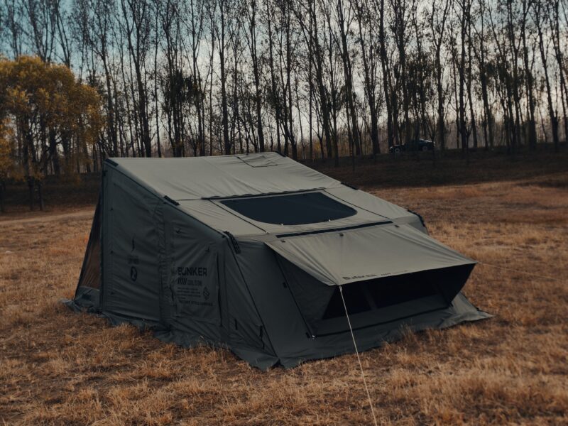 Spacious outdoor tent (2.8m x 5.5m x 2.15m) designed for quick setup and camping adventures.